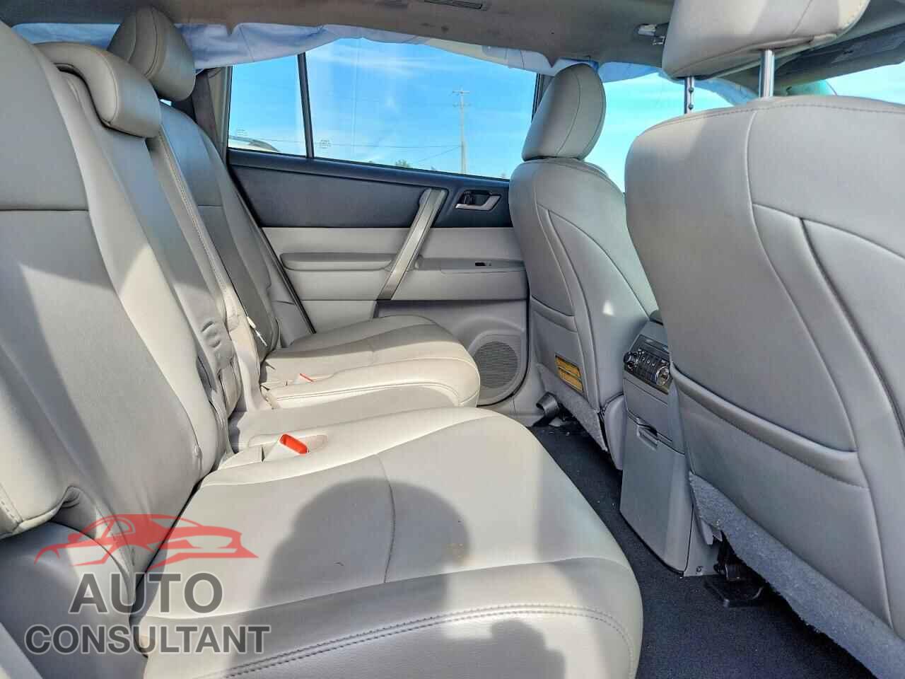 TOYOTA HIGHLANDER 2013 - 5TDBK3EH8DS189695