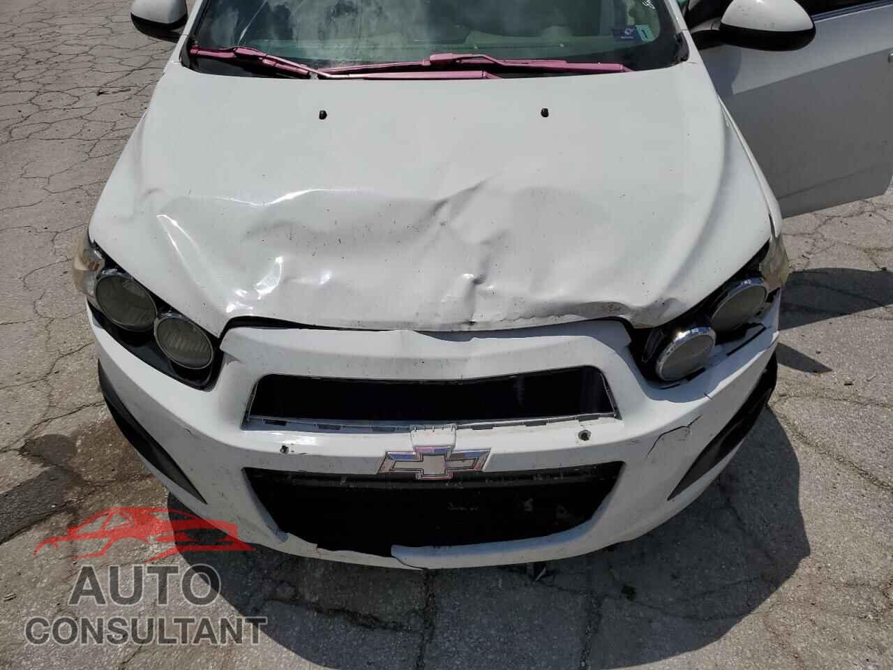 CHEVROLET SONIC 2013 - 1G1JD5SB1D4248317