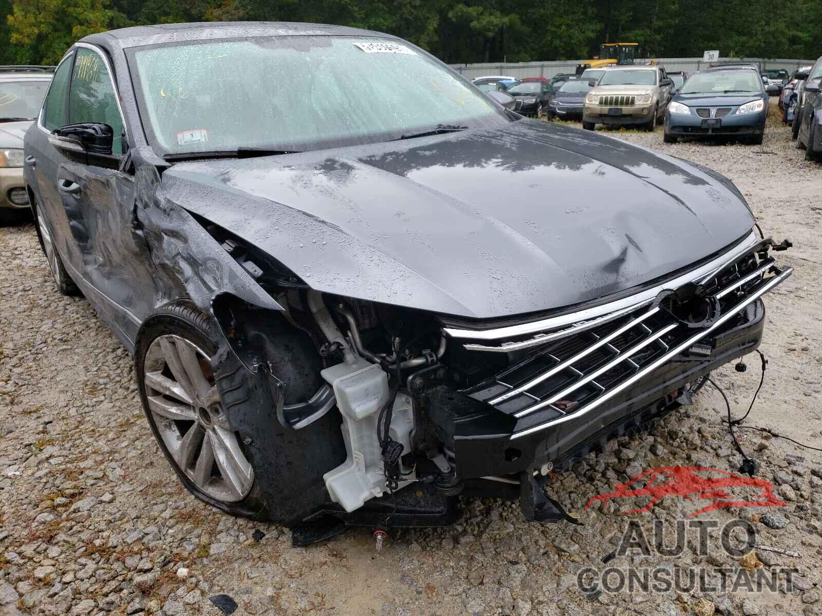 VOLKSWAGEN PASSAT 2017 - 1VWGT7A37HC020843