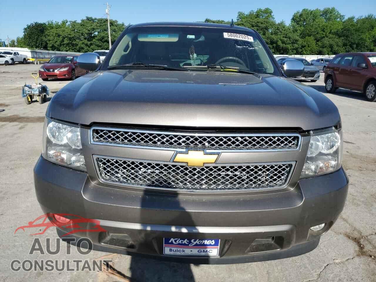 CHEVROLET TAHOE 2011 - 1GNSCCE09BR391679