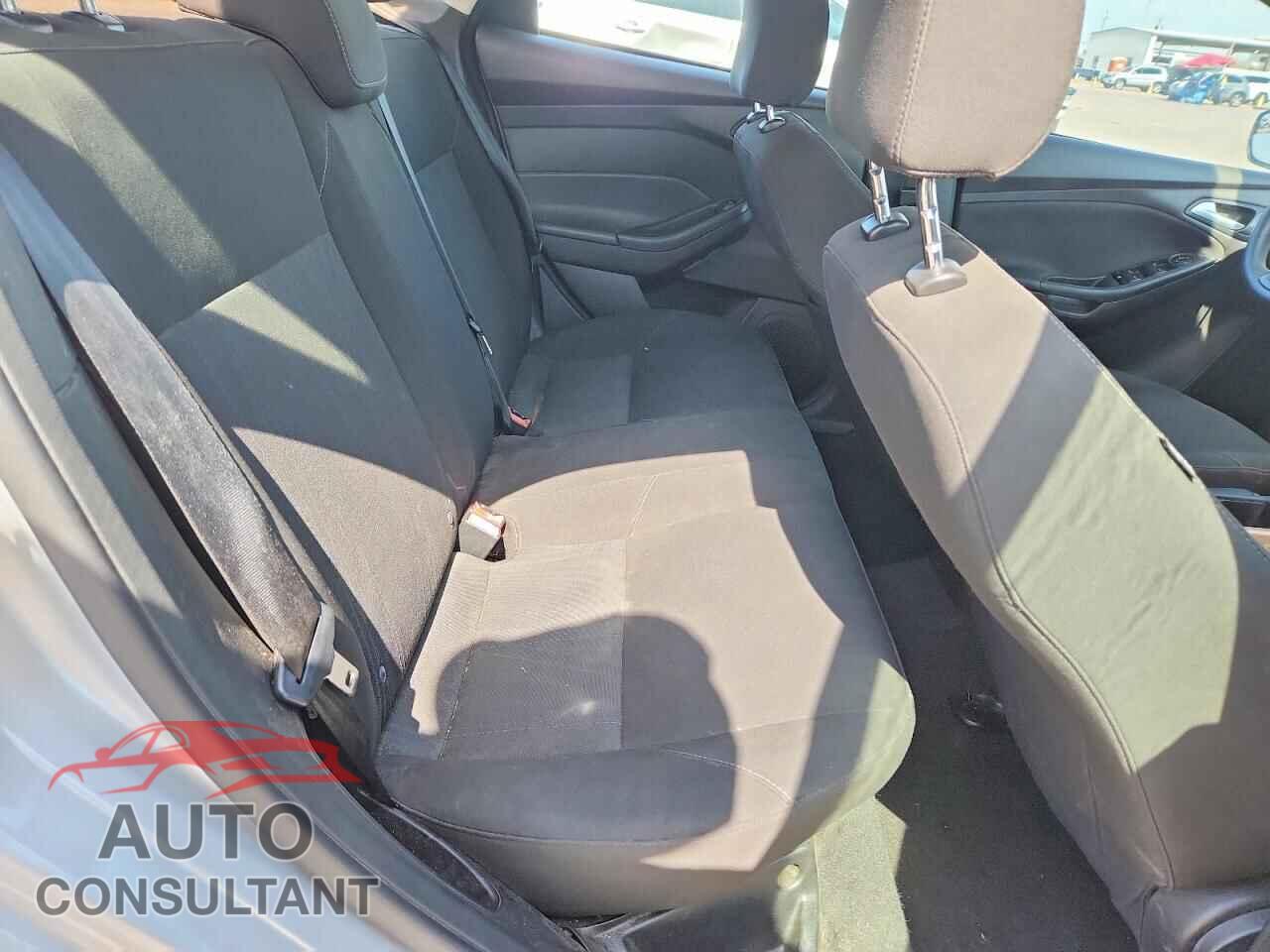 FORD FOCUS 2015 - 1FADP3F23FL340649