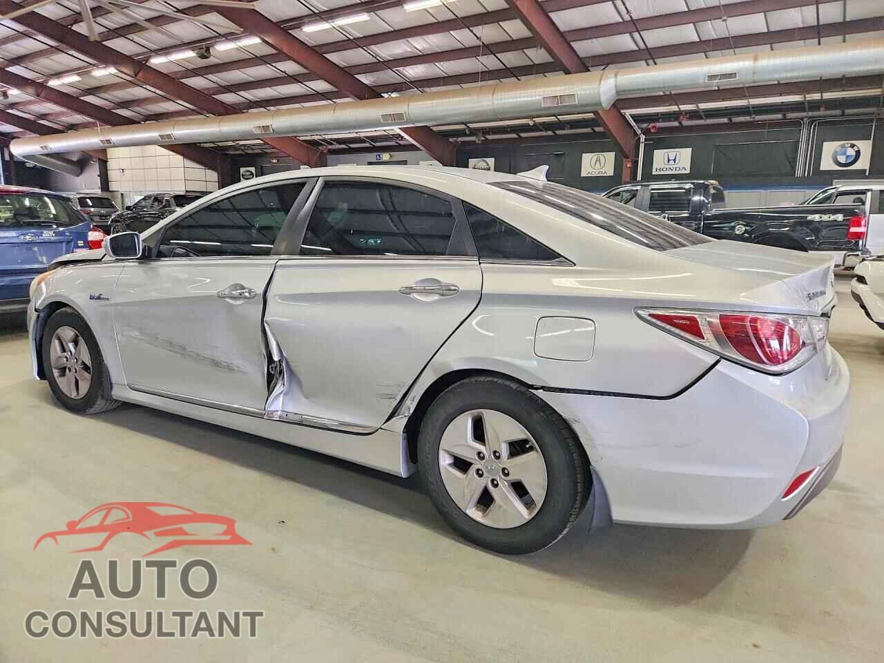 HYUNDAI SONATA 2011 - KMHEC4A48BA004778
