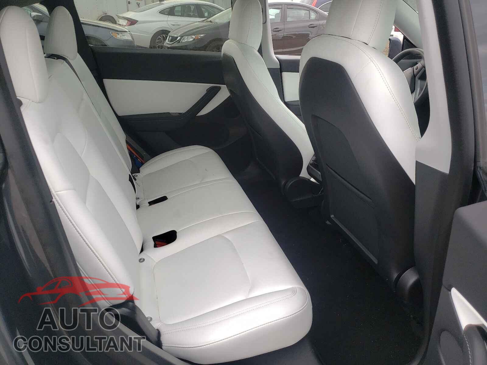 TESLA MODEL Y 2021 - 5YJYGDEE0MF070177