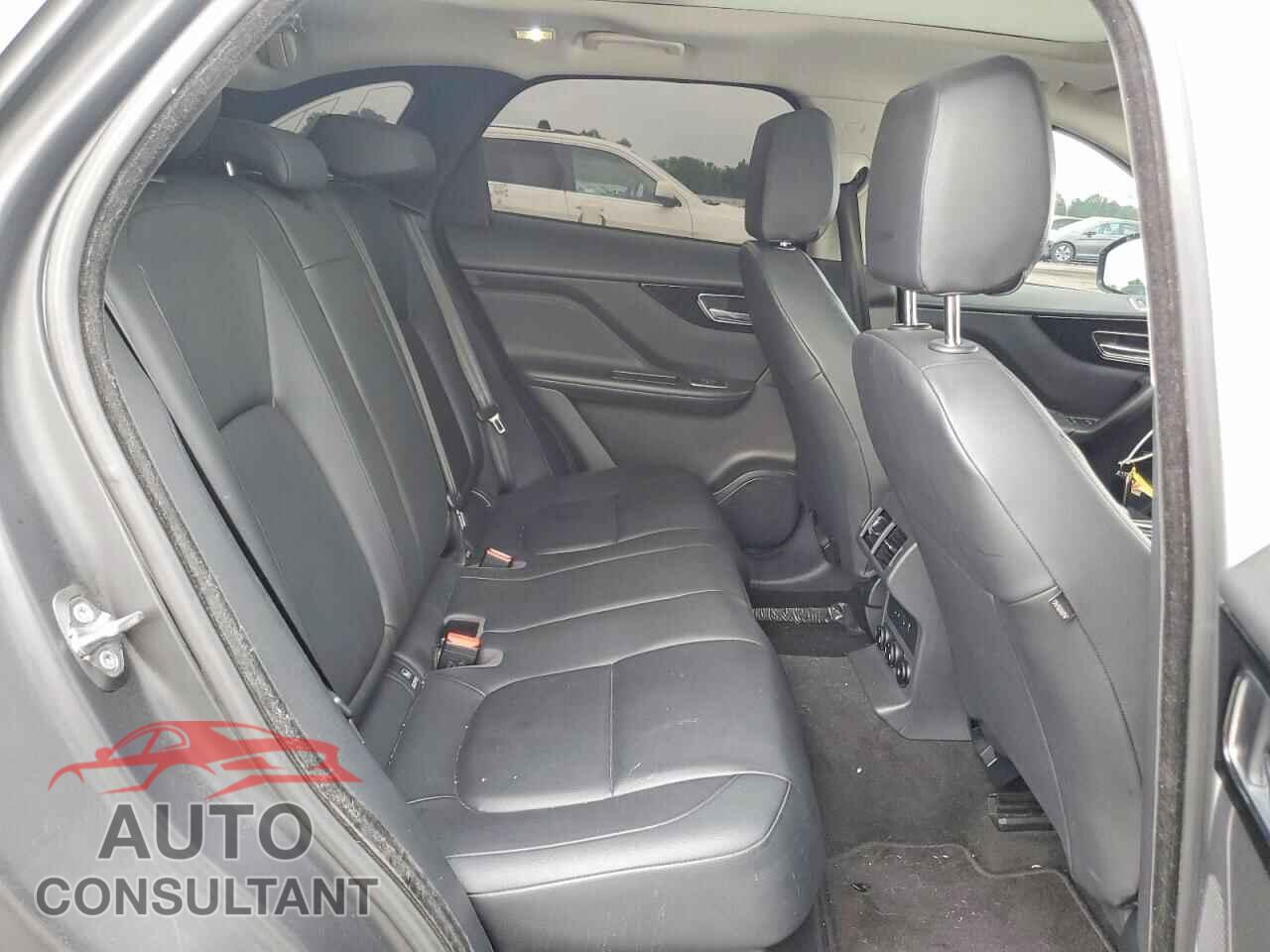 JAGUAR F-PACE 2018 - SADCJ2FX5JA320179