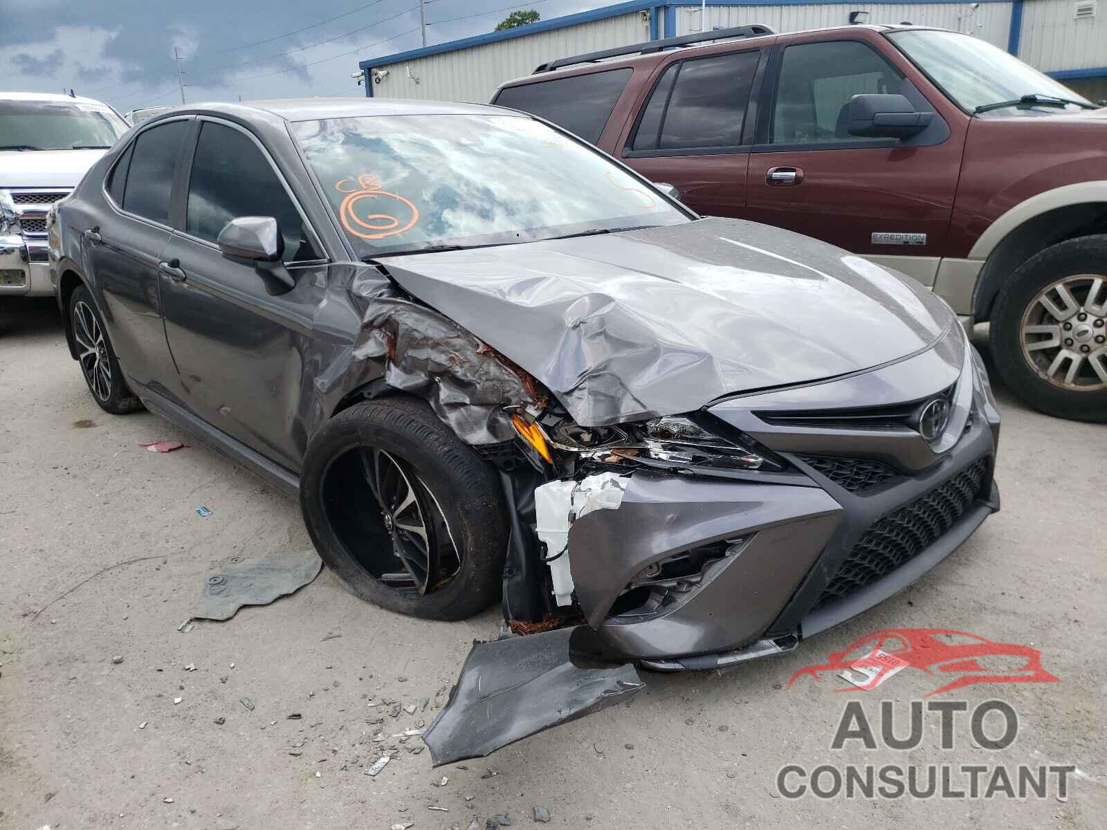 TOYOTA CAMRY 2018 - 4T1B11HK5JU666133