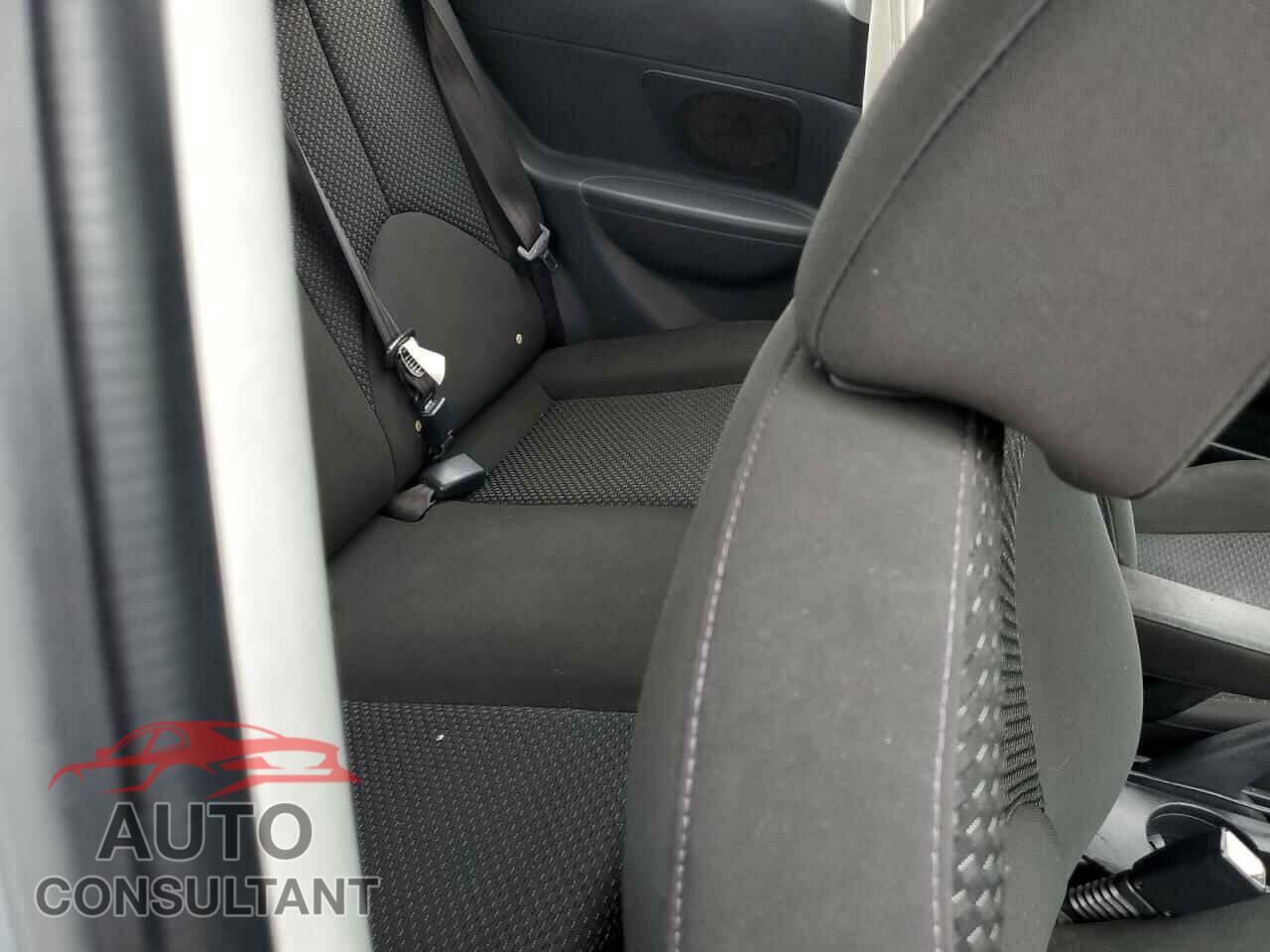 HYUNDAI ACCENT 2010 - KMHCM3AC2AU172158