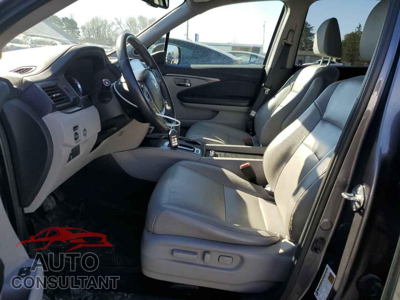 HONDA PILOT 2017 - 5FNYF5H60HB010337