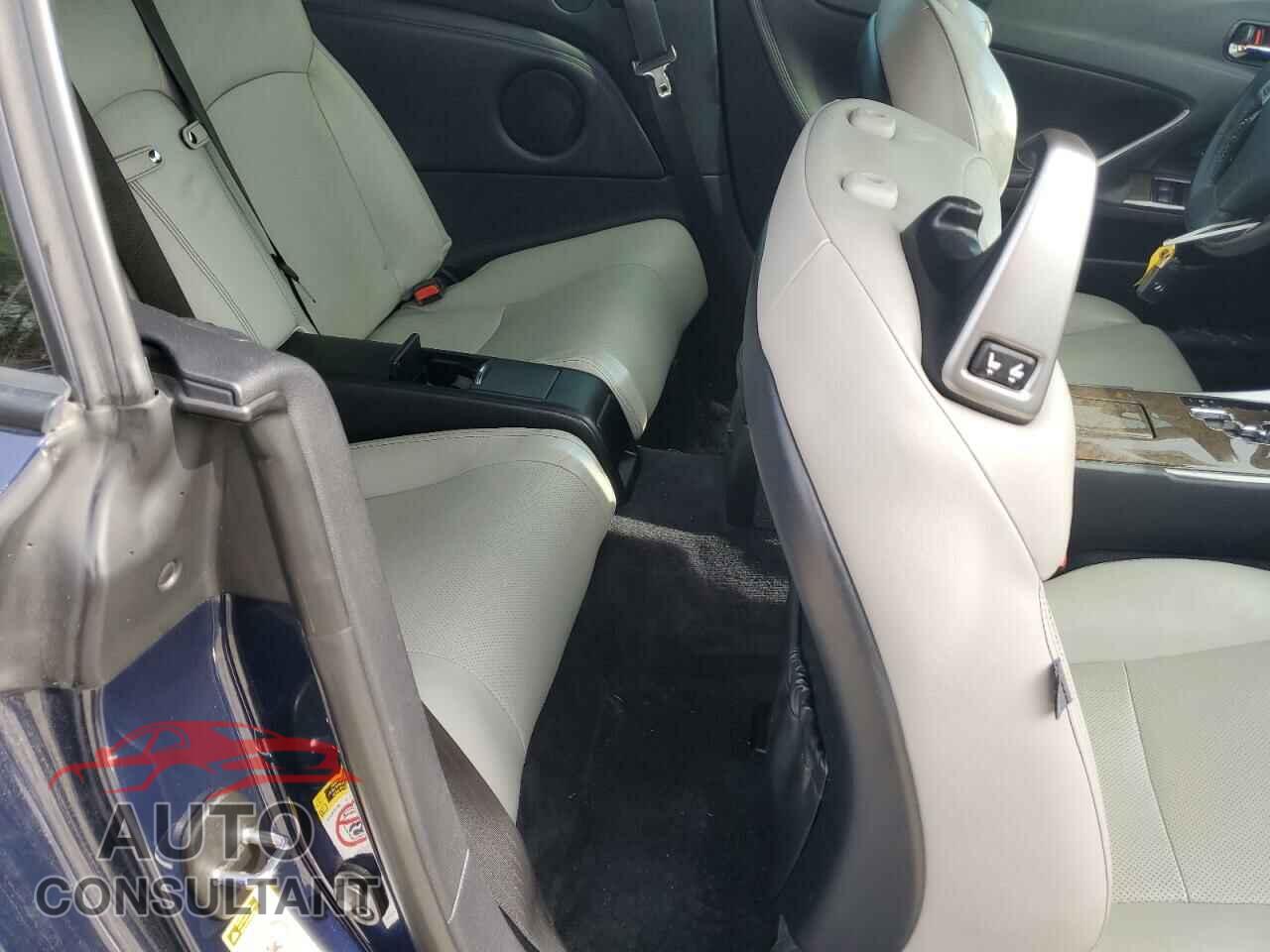 LEXUS IS 2011 - JTHFF2C20B2520593