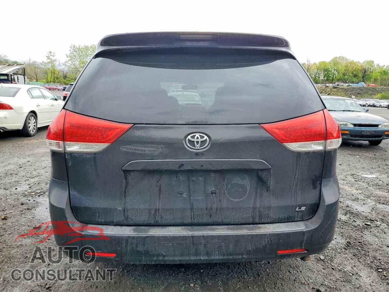 TOYOTA SIENNA 2013 - 5TDKK3DC8DS367644