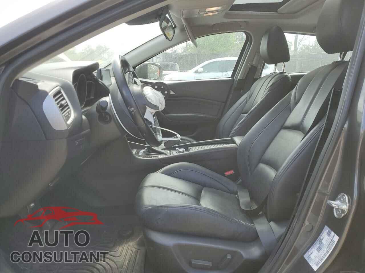 MAZDA 3 2018 - 3MZBN1V31JM166087
