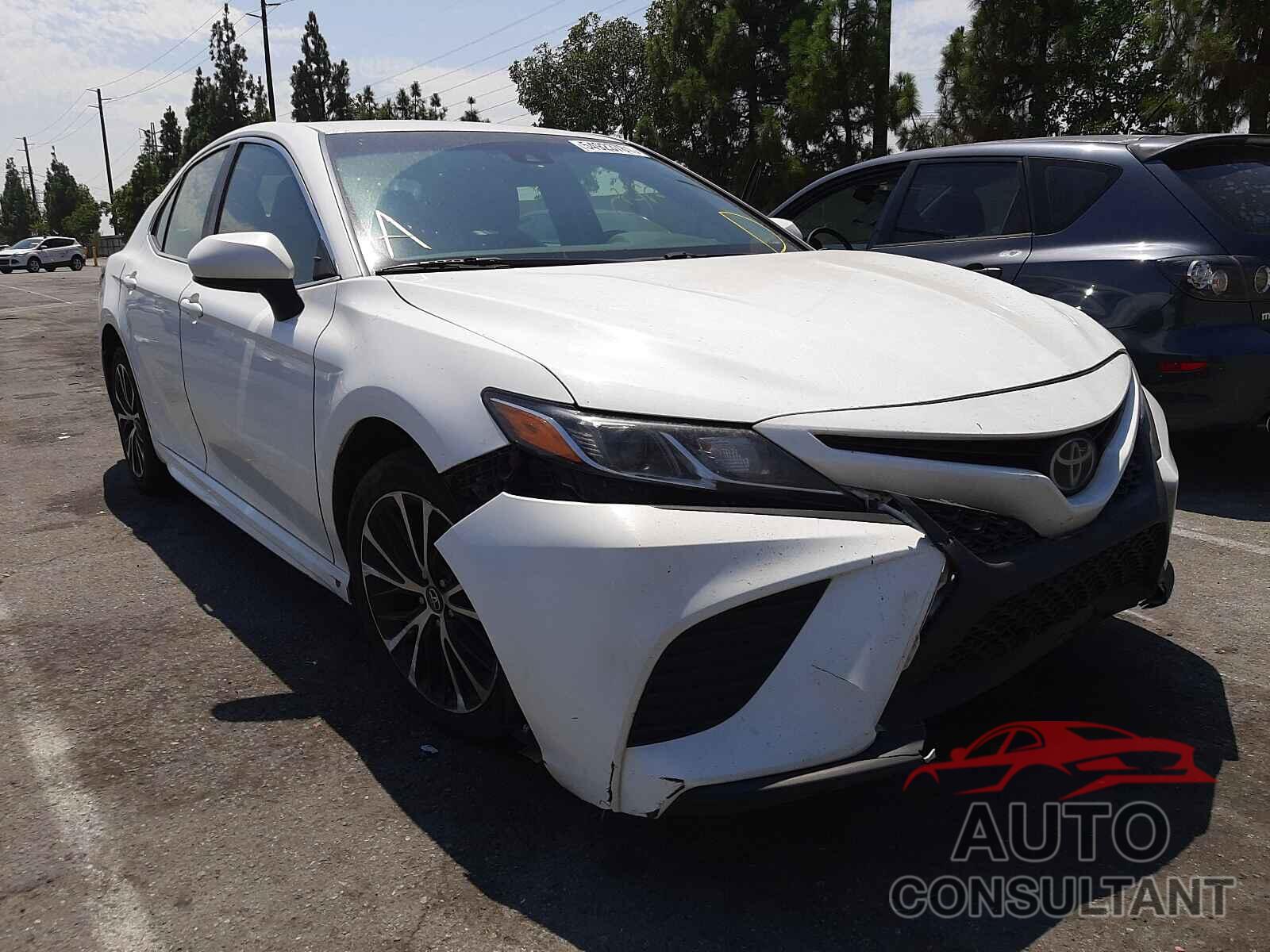 TOYOTA CAMRY 2018 - 4T1B11HK0JU622556