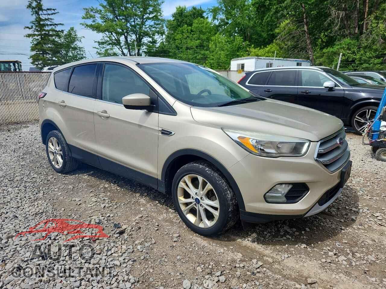 FORD ESCAPE 2017 - 1FMCU9GD1HUC98511