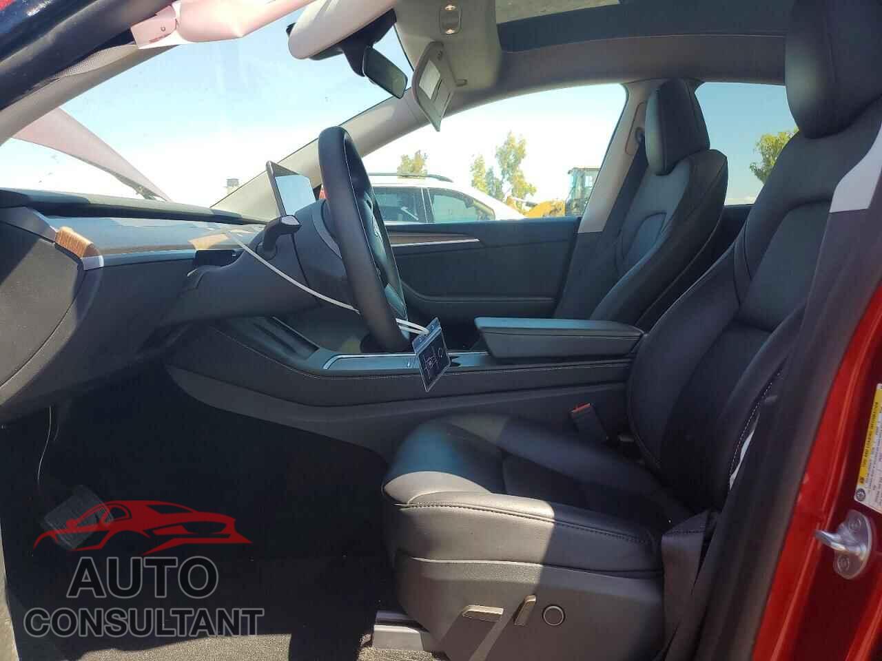 TESLA MODEL Y 2024 - 7SAYGAEE9RF036313