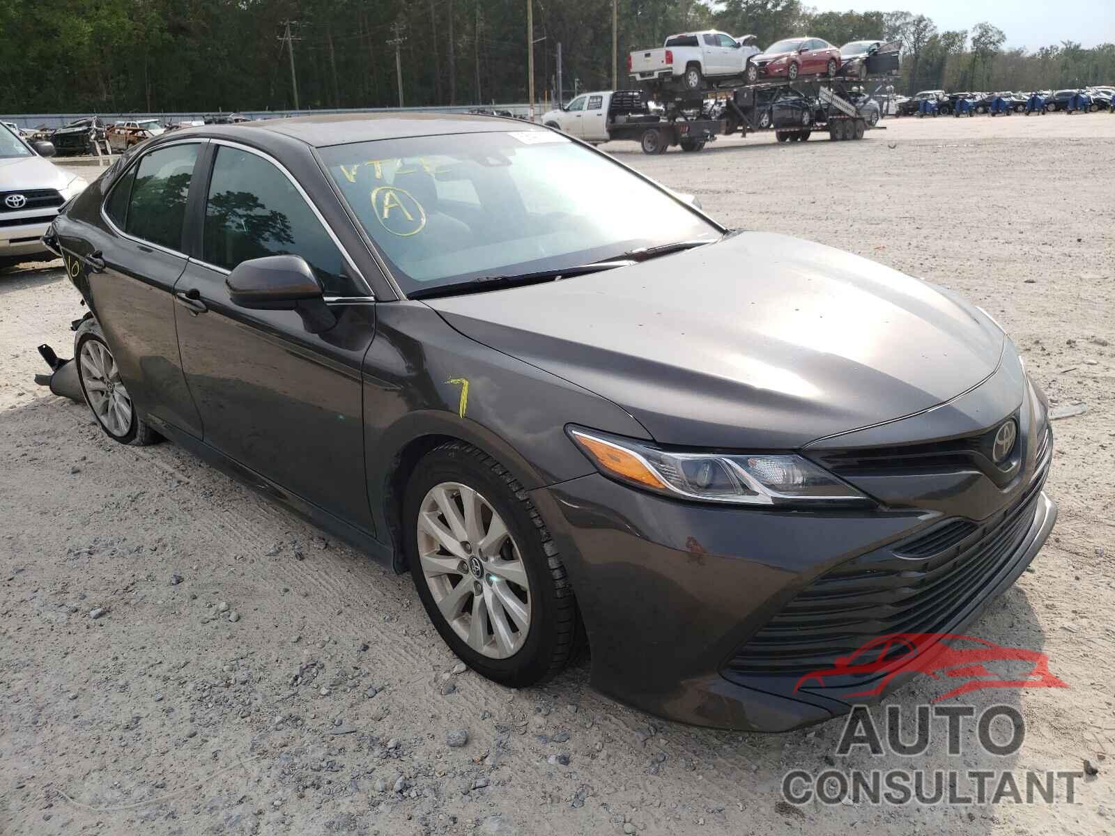 TOYOTA CAMRY 2018 - 4T1B11HK0JU561709