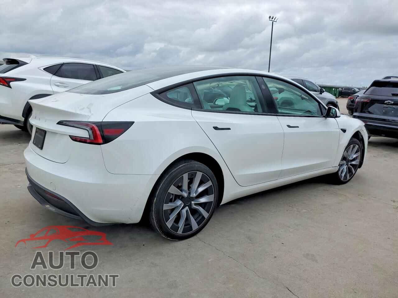 TESLA MODEL 3 2024 - 5YJ3E1EA3RF832520