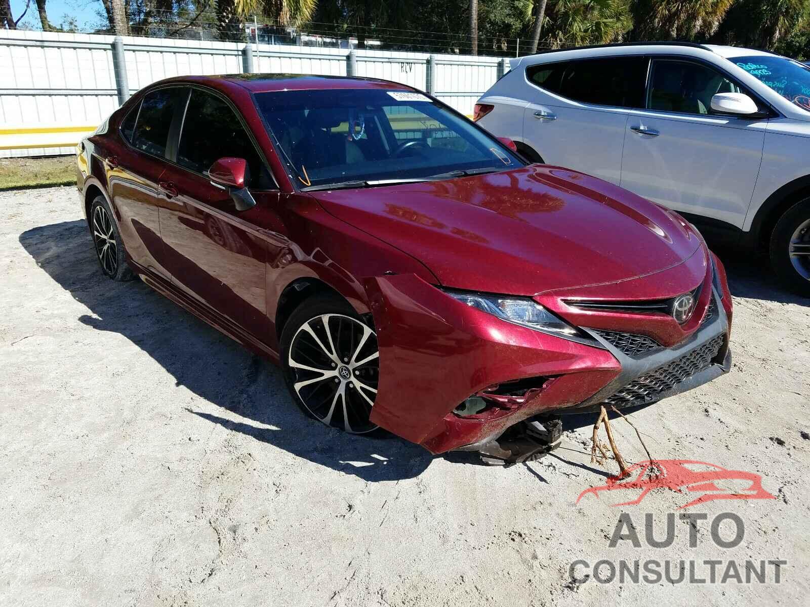 TOYOTA CAMRY 2018 - 4T1B11HK1JU511370