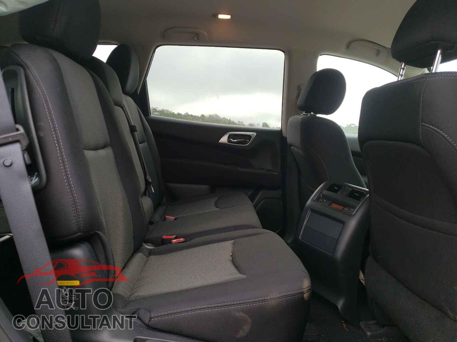 NISSAN PATHFINDER 2017 - 5N1DR2MM1HC622760