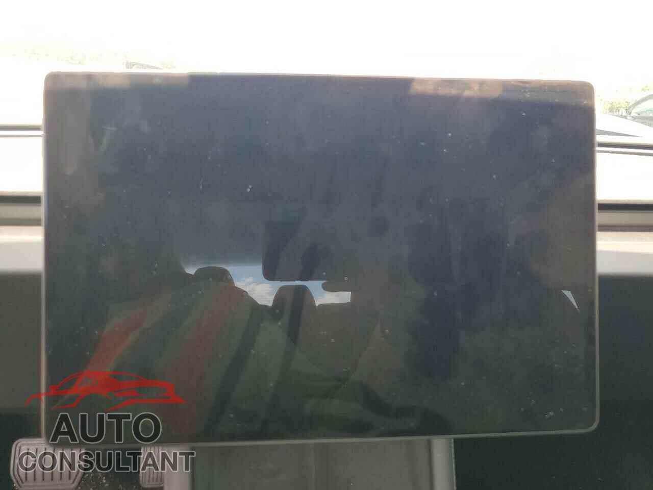 TESLA MODEL 3 2024 - 5YJ3E1EA9RF766538