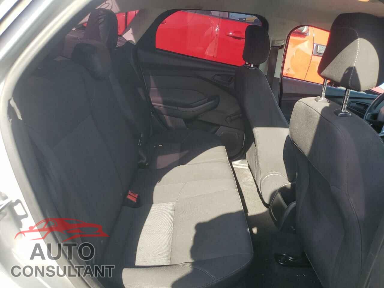FORD FOCUS 2015 - 1FADP3E21FL385929