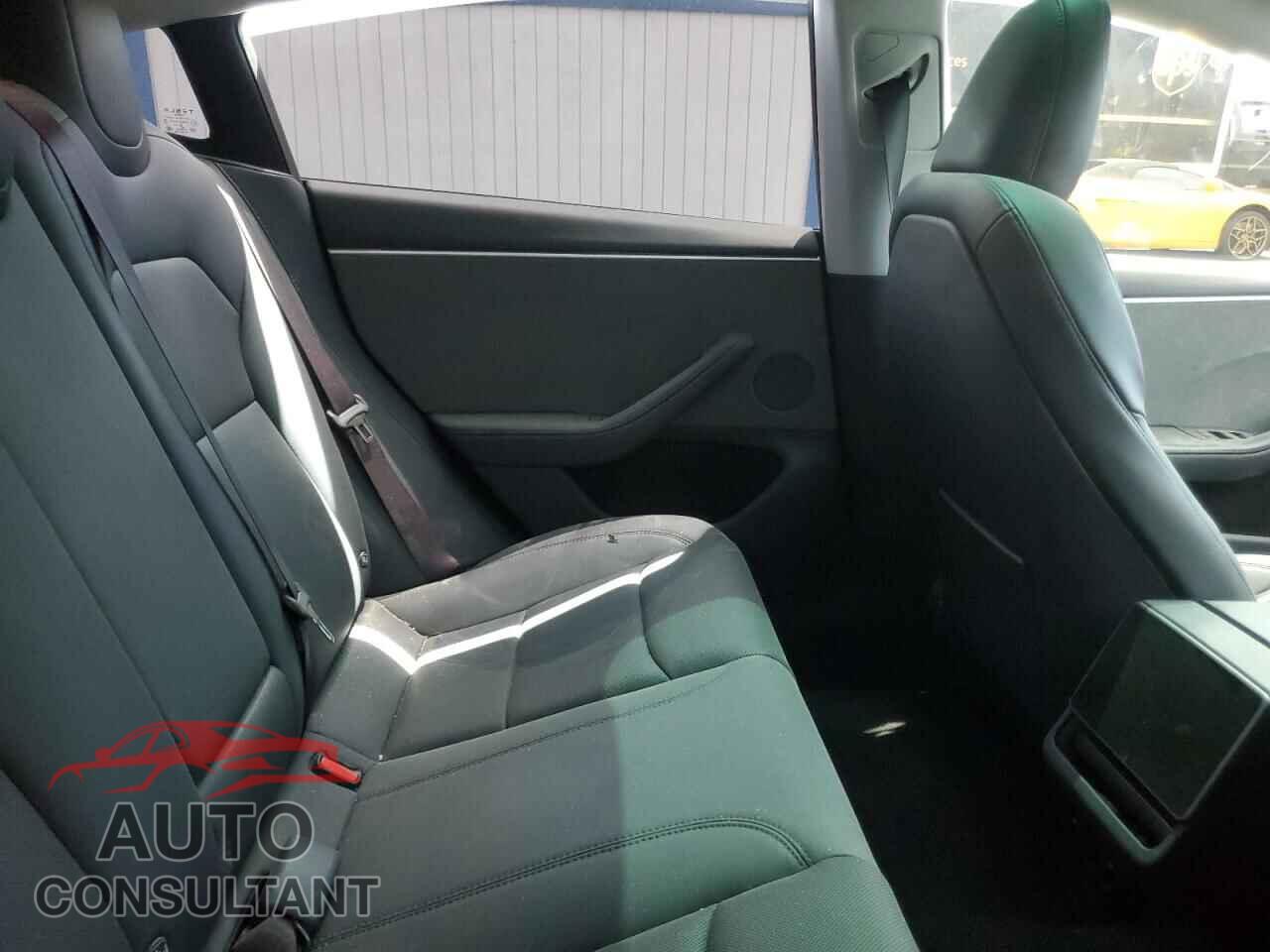TESLA MODEL 3 2024 - 5YJ3E1EA4RF735892