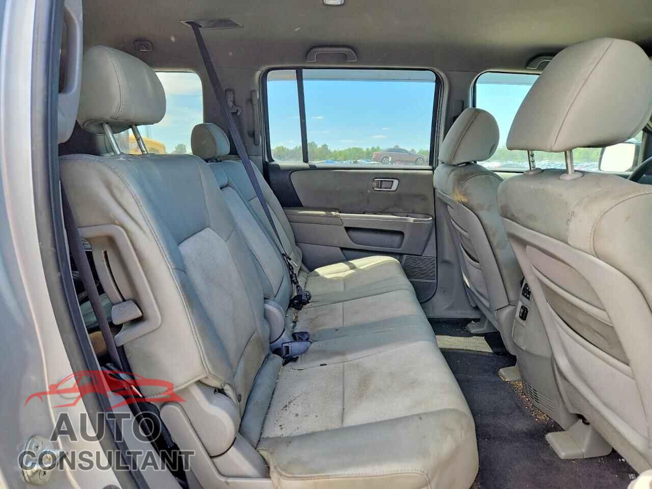HONDA PILOT 2011 - 5FNYF4H24BB047065