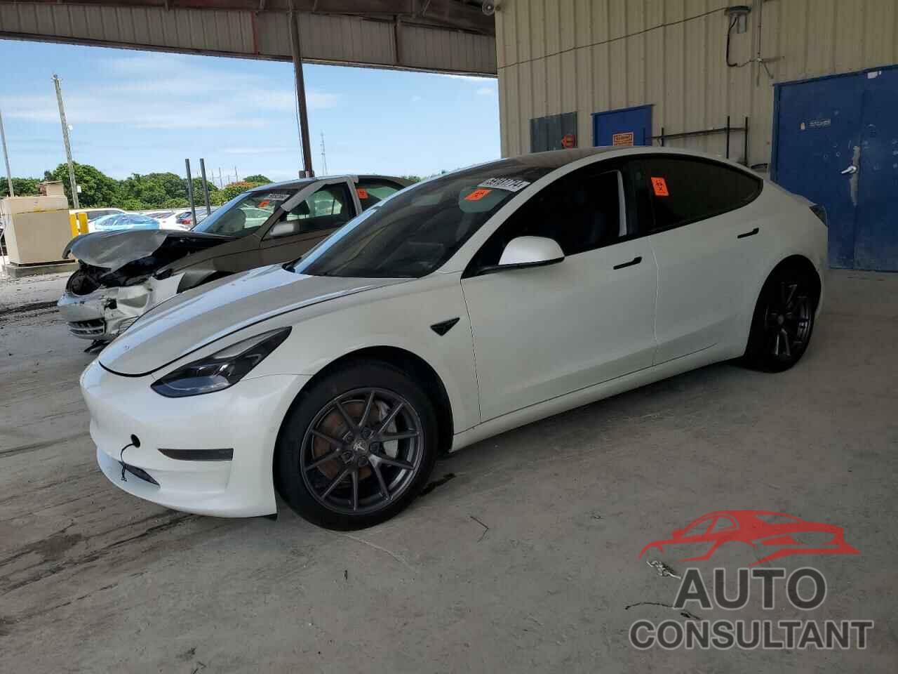 TESLA MODEL 3 2021 - 5YJ3E1EA5MF048137