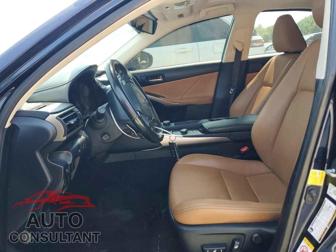 LEXUS IS 2018 - JTHC81D23J5028613