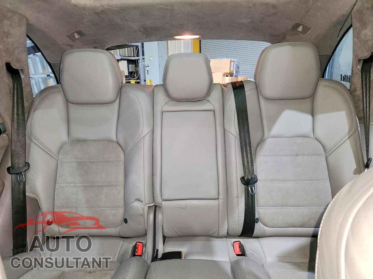 PORSCHE CAYENNE 2013 - WP1AD2A28DLA70210