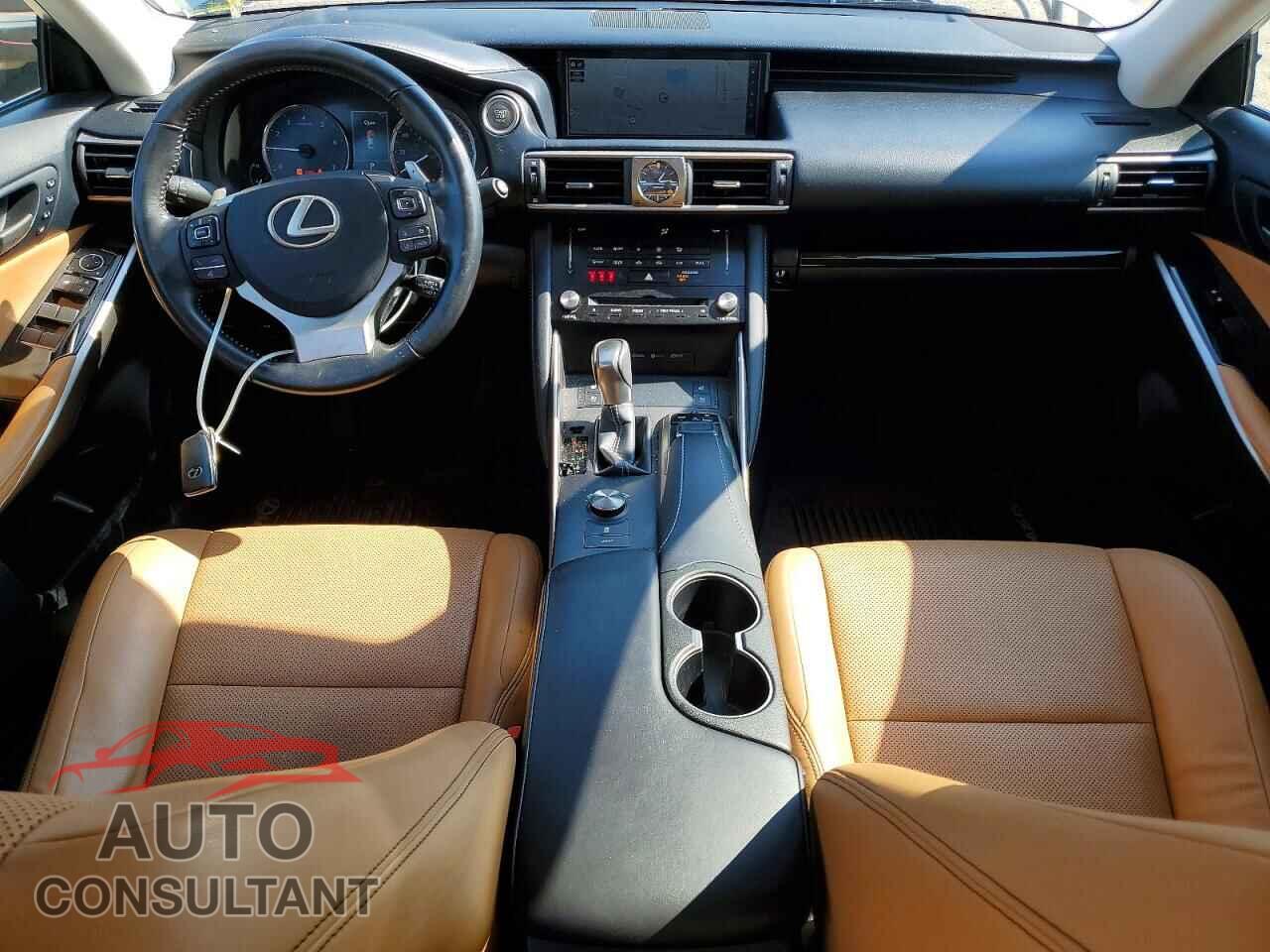 LEXUS IS 2018 - JTHC81D28J5028042