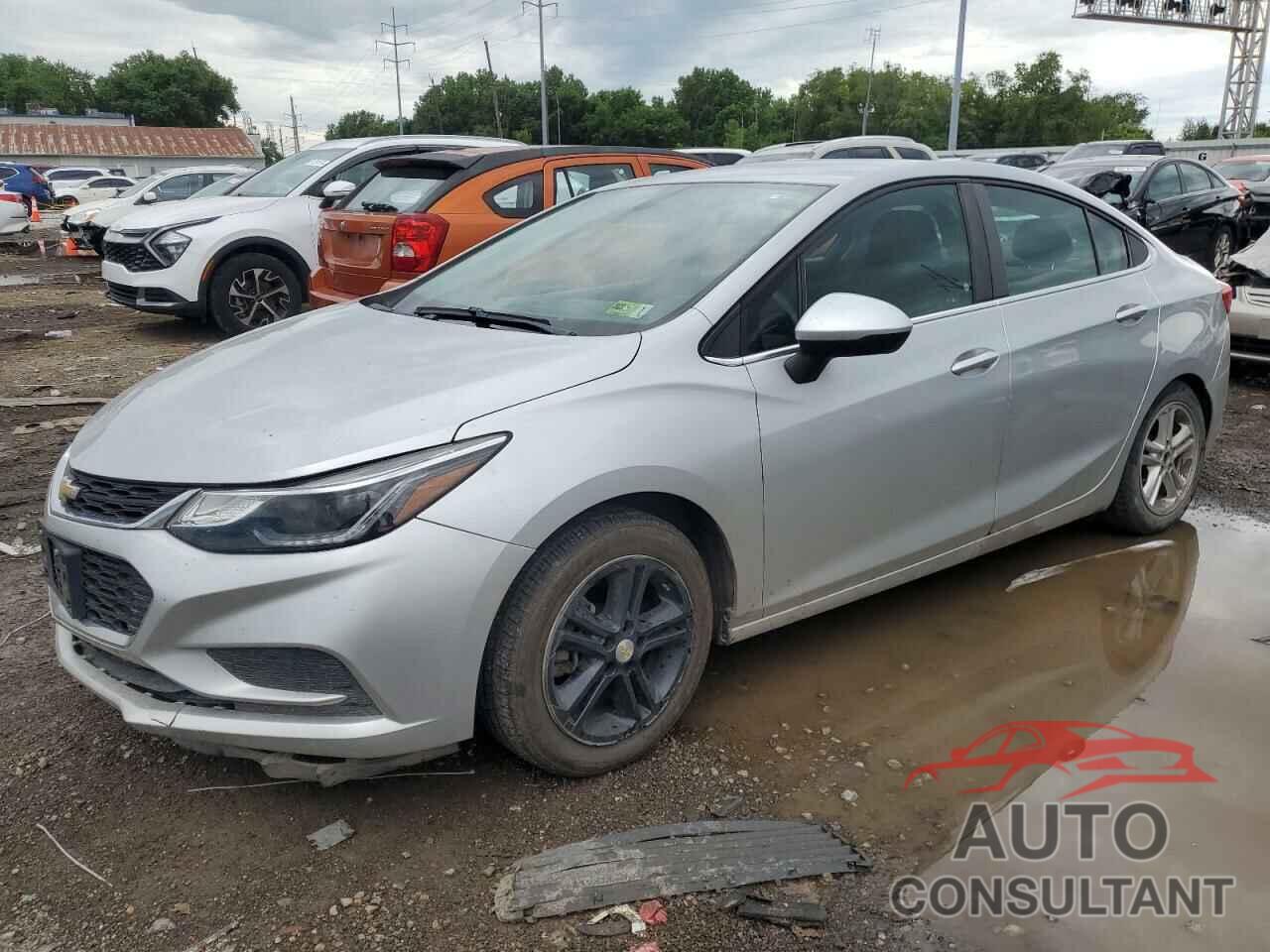 CHEVROLET CRUZE 2018 - 1G1BE5SM8J7228451