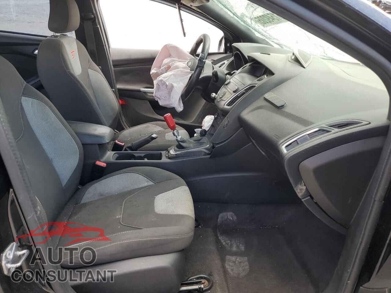 FORD FOCUS 2018 - 1FADP3L99JL219859
