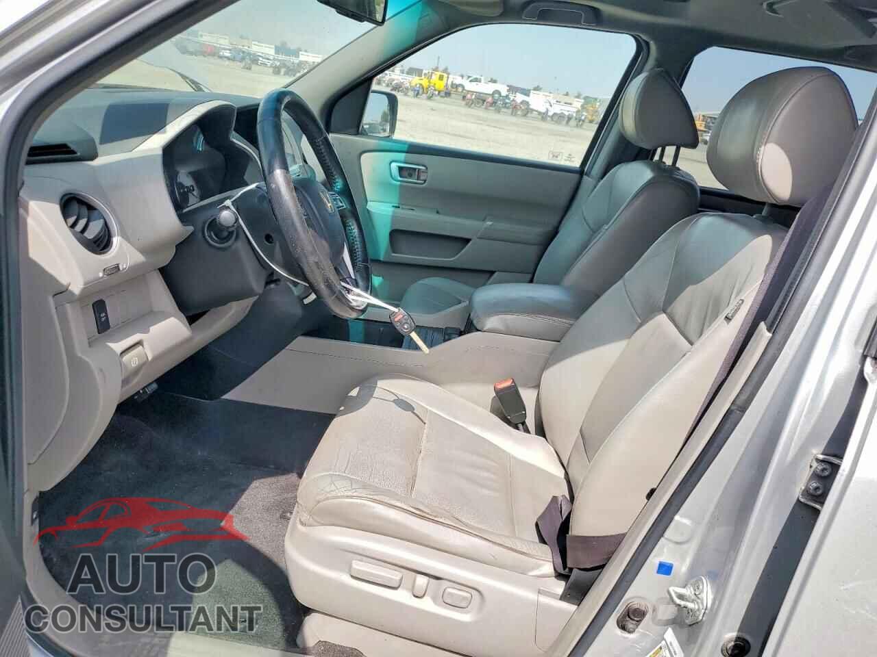 HONDA PILOT 2011 - 5FNYF3H65BB005520
