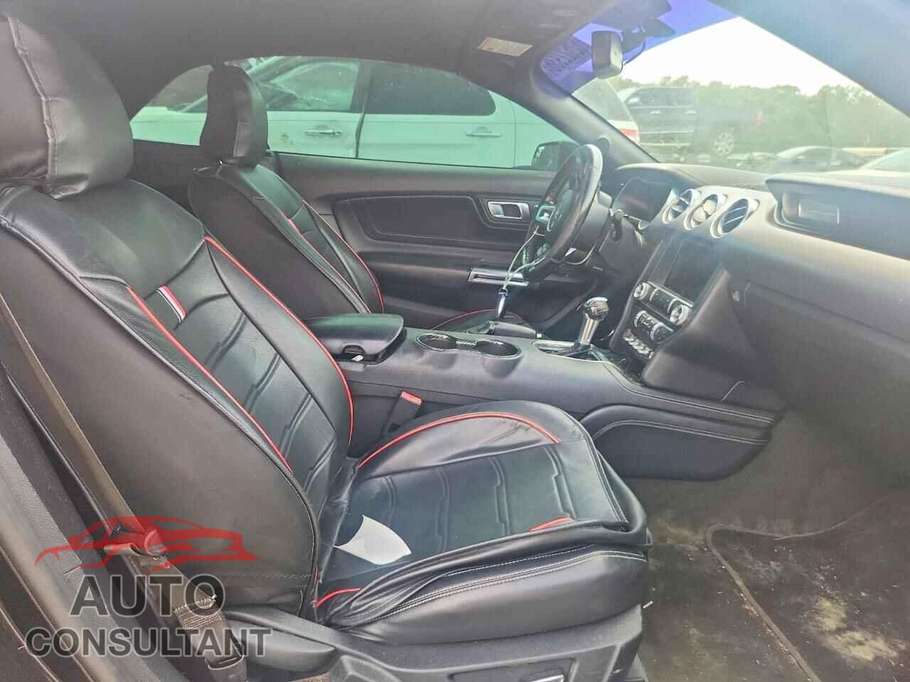 FORD MUSTANG 2018 - 1FATP8UH7J5125076