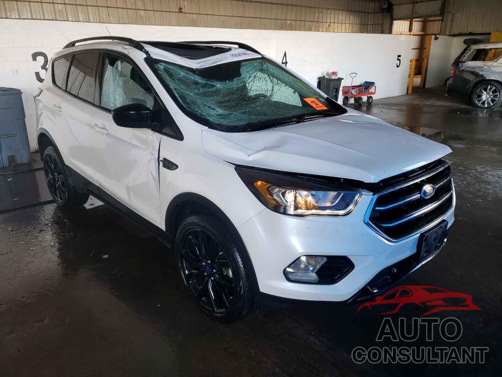 FORD ESCAPE 2017 - 1FMCU9G97HUA35290