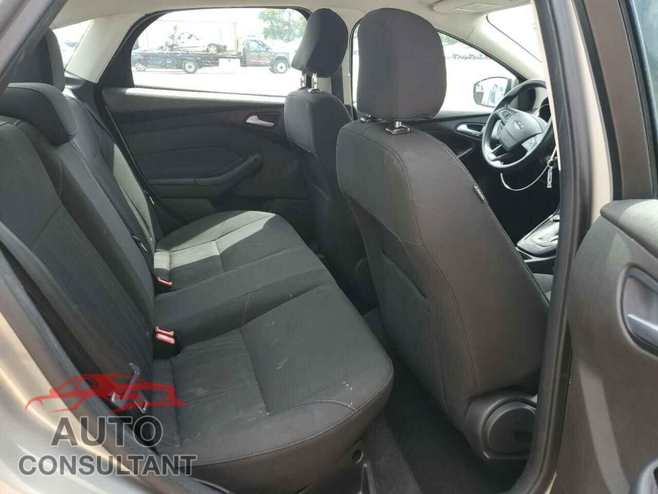 FORD FOCUS 2016 - 1FADP3F28GL352913