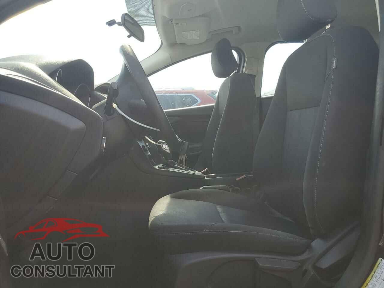FORD FOCUS 2015 - 1FADP3E22FL210301