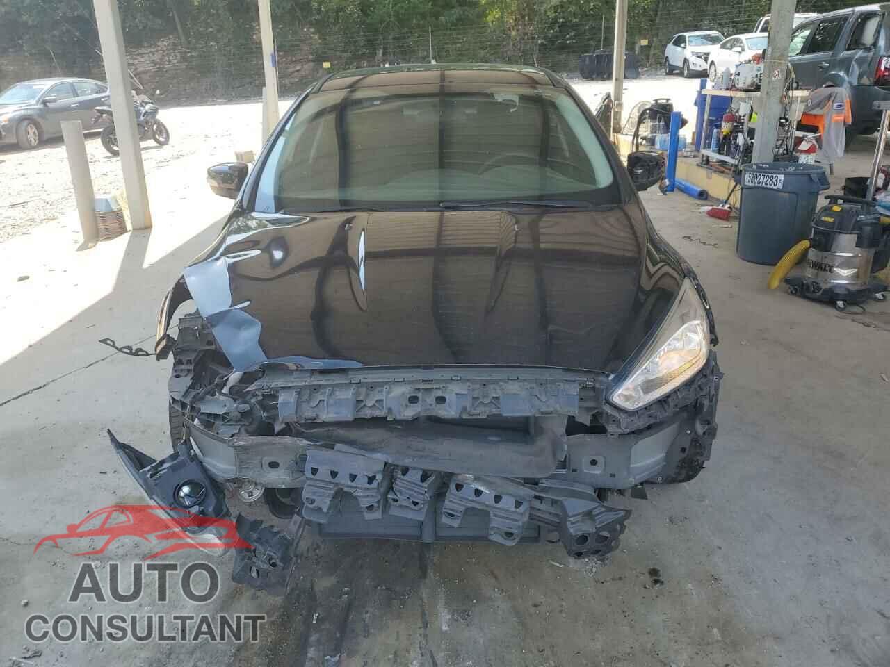 FORD FOCUS 2017 - 1FADP3F28HL306323