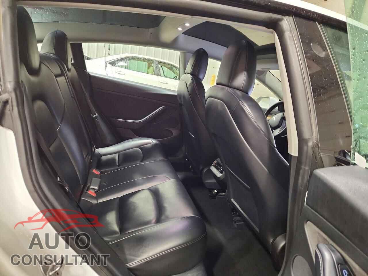 TESLA MODEL 3 2021 - 5YJ3E1EA5MF977499