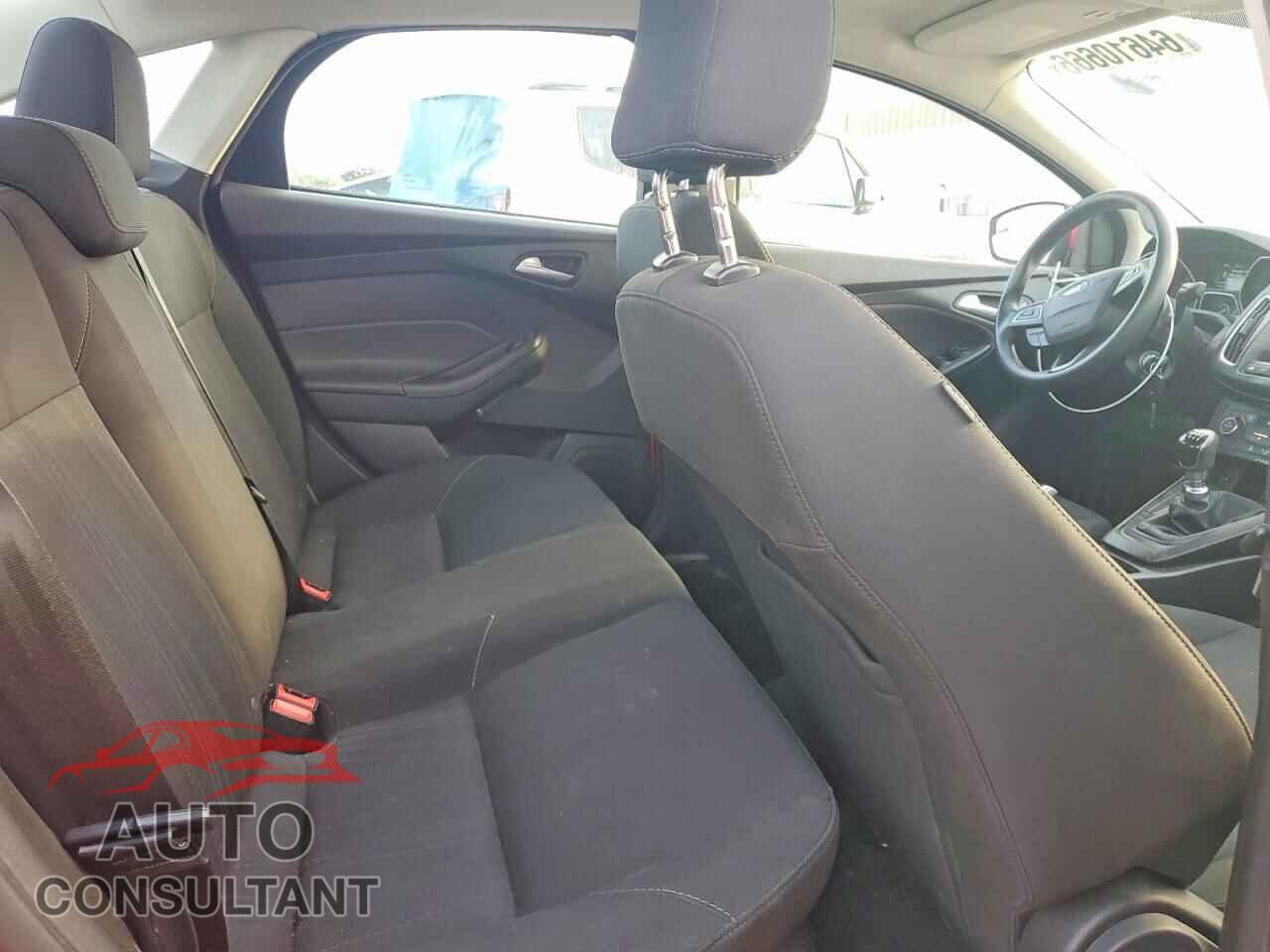 FORD FOCUS 2017 - 1FADP3FE8HL237417