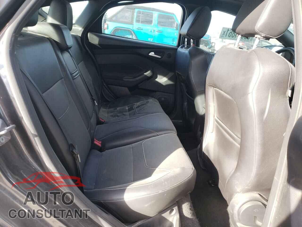 FORD FOCUS 2015 - 1FADP3L98FL256229