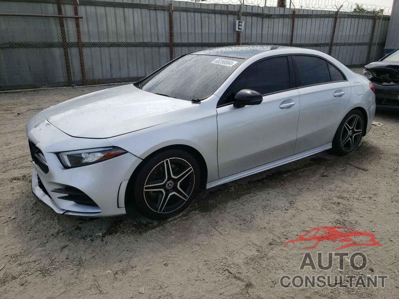 MERCEDES-BENZ A-CLASS 2019 - WDD3G4EB6KW012458