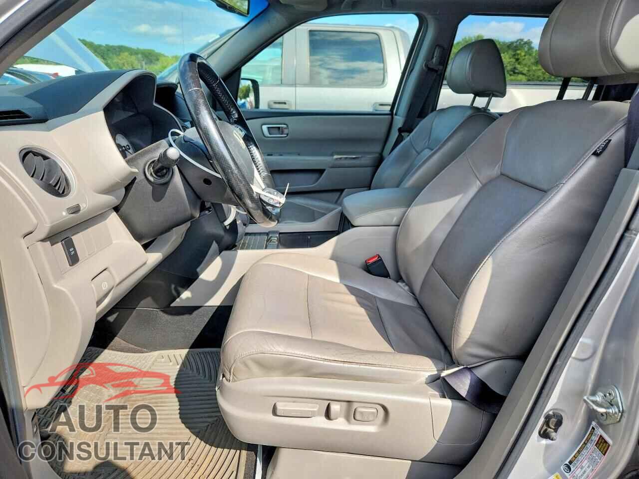 HONDA PILOT 2010 - 5FNYF4H68AB029024