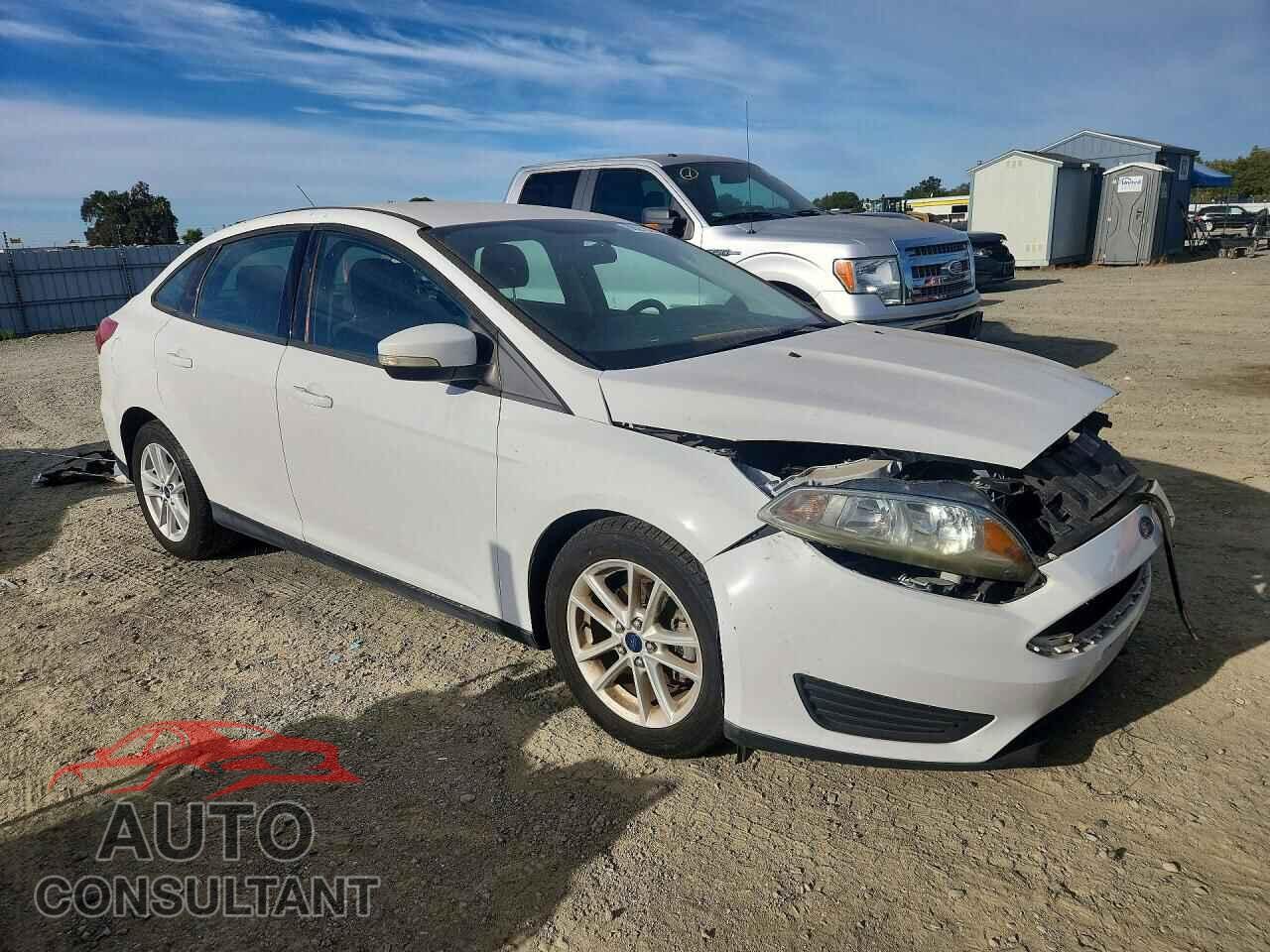 FORD FOCUS 2015 - 1FADP3F2XFL329101
