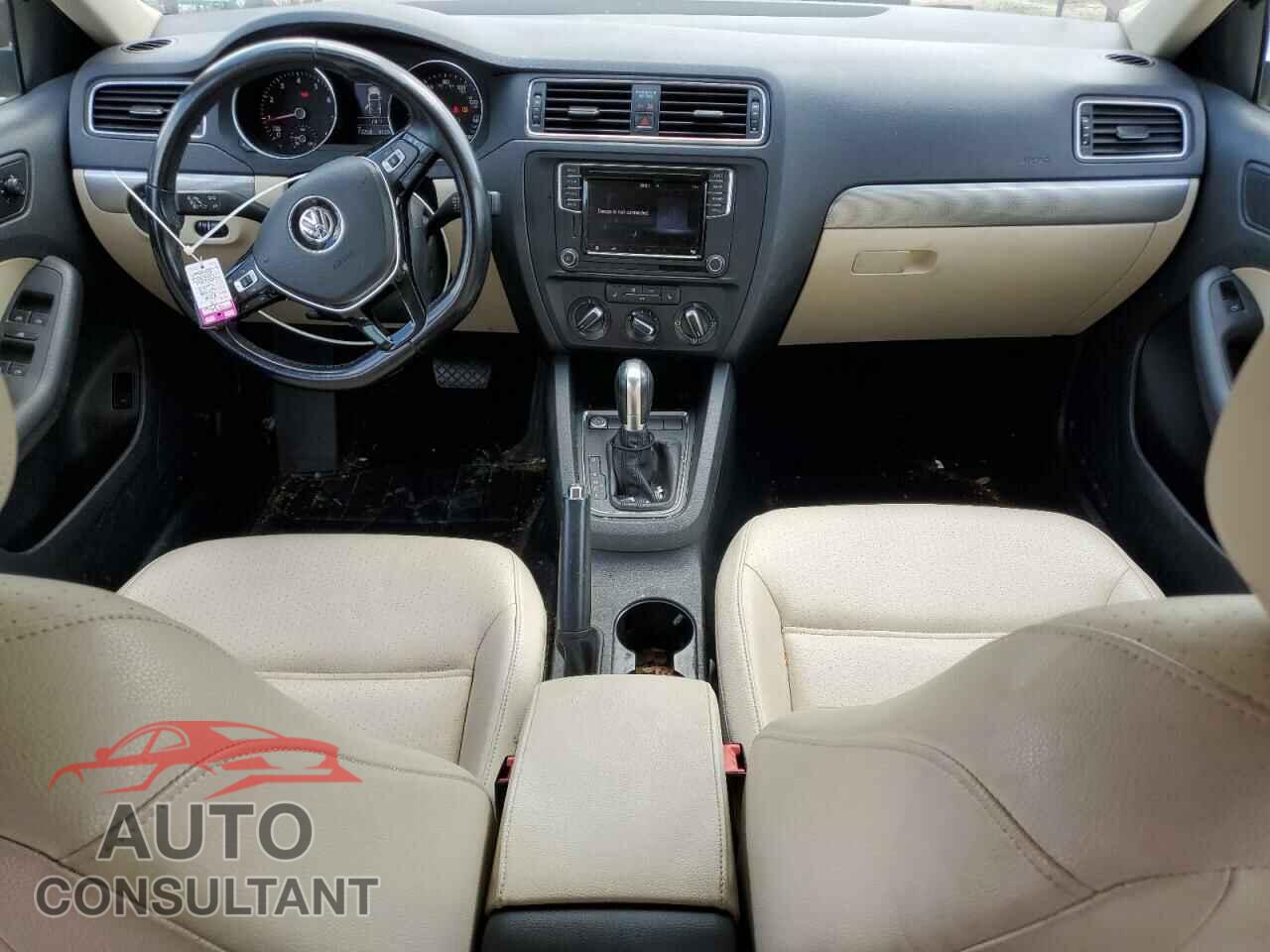 VOLKSWAGEN JETTA 2017 - 3VWDB7AJ4HM405702
