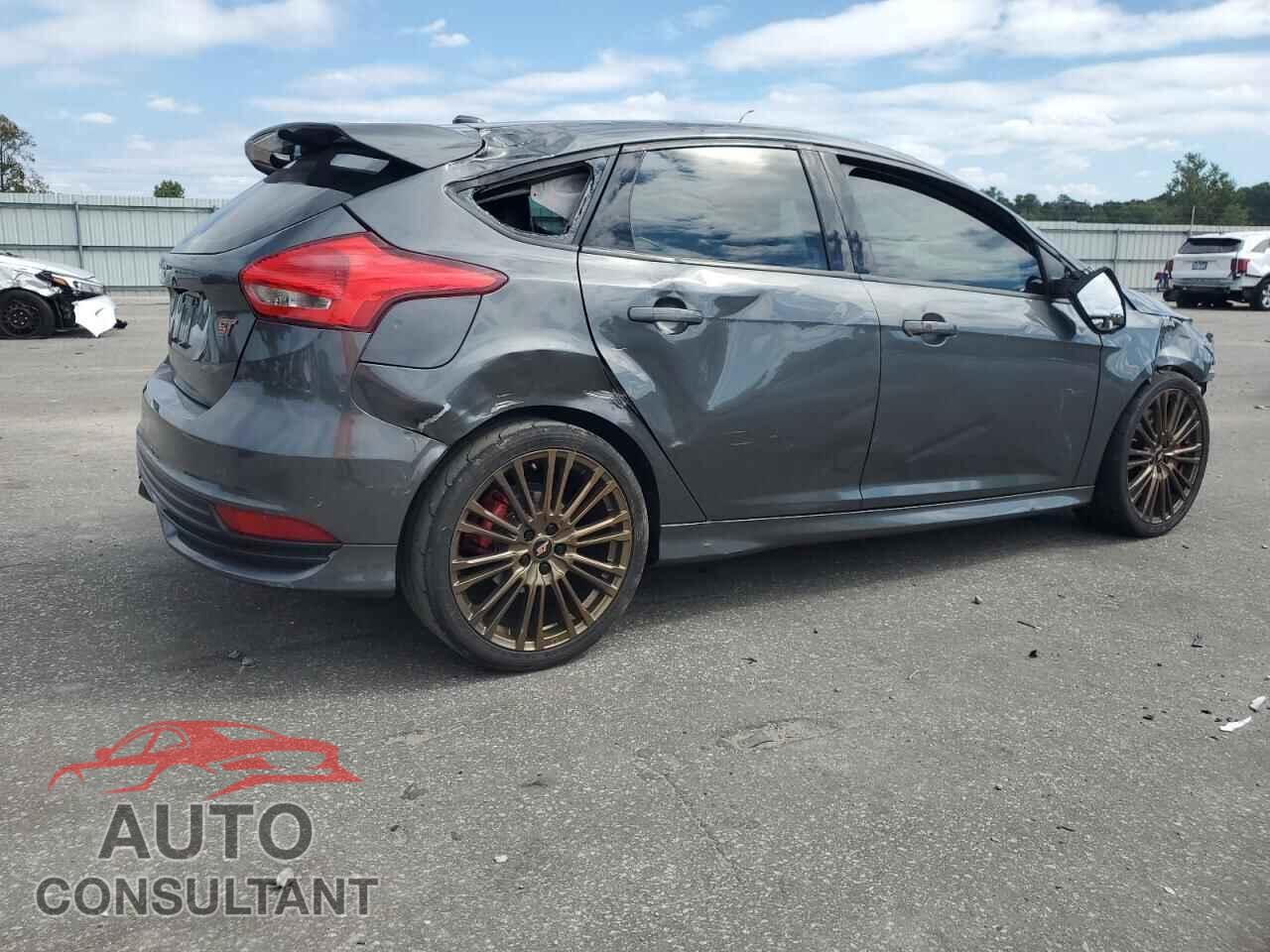 FORD FOCUS 2017 - 1FADP3L96HL229338