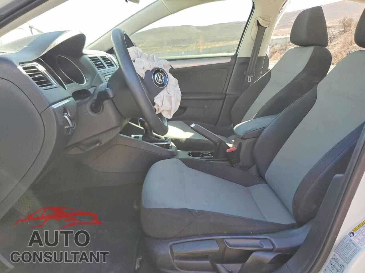VOLKSWAGEN JETTA 2017 - 3VW2B7AJ3HM266167