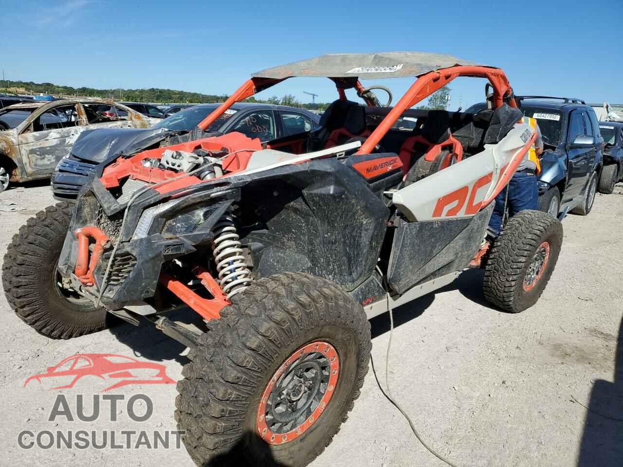 CAN-AM SIDEBYSIDE 2021 - 3JBVVAV40MK000199