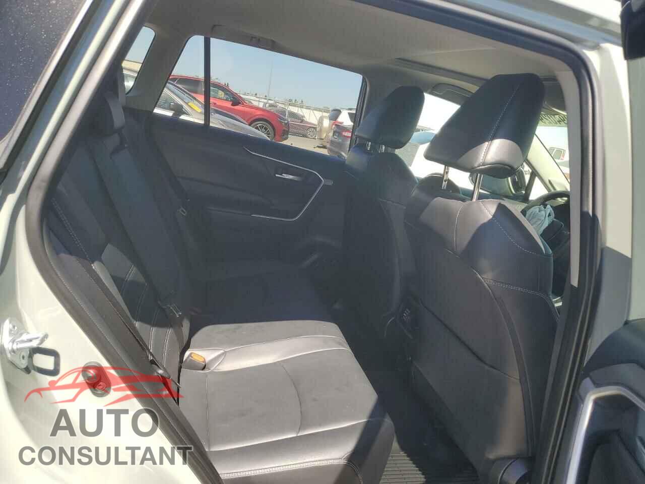 TOYOTA RAV4 2021 - JTMA1RFVXMD084612