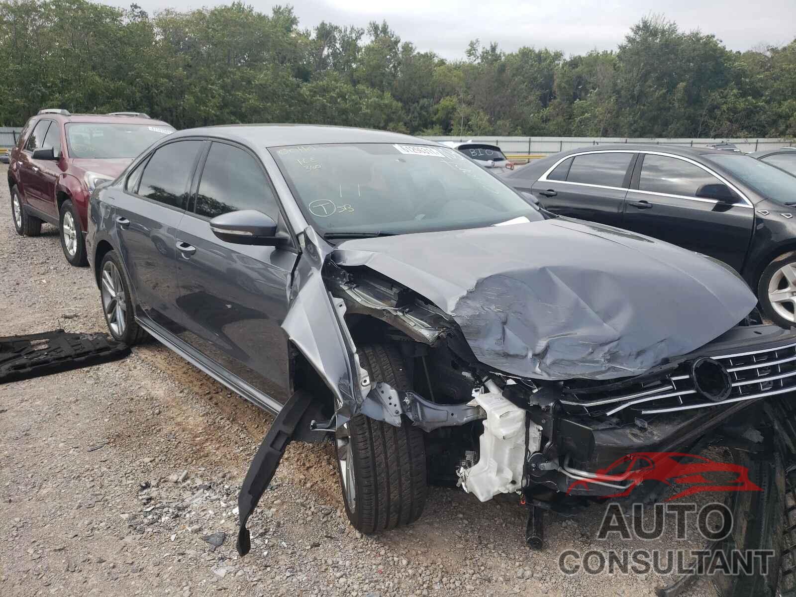 VOLKSWAGEN PASSAT 2018 - 1VWAA7A32JC001103