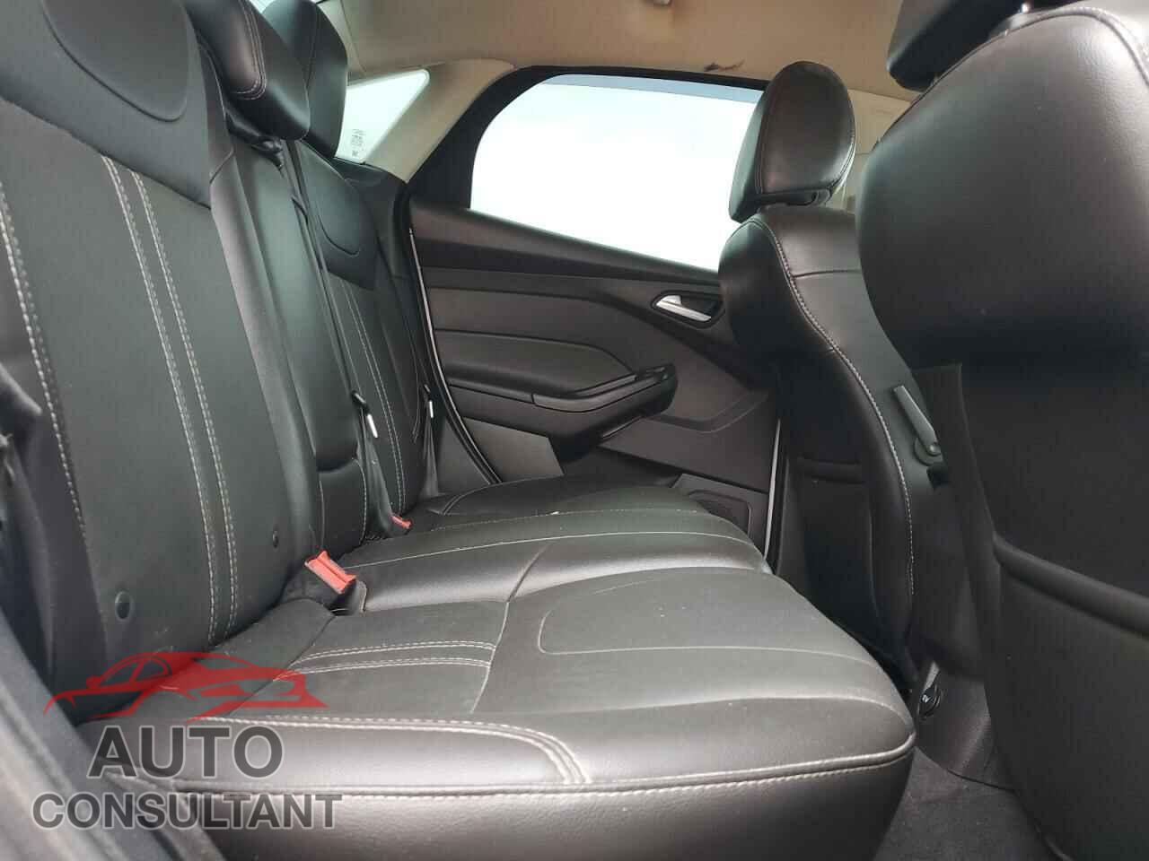 FORD FOCUS 2014 - 1FADP3F23EL228139